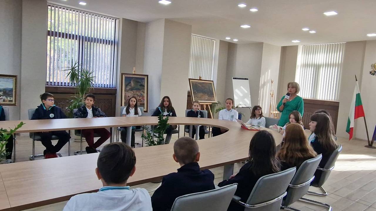  Даниела Костова 